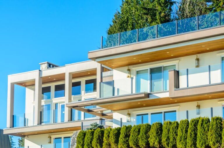 Professionelles Immobilienmarketing in Mödling mit Drohnenvideo und Immobilienfotografie